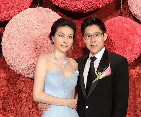 娱乐圈之一见钟情_日久生情娱乐圈夫妻_一见钟情明星夫妻