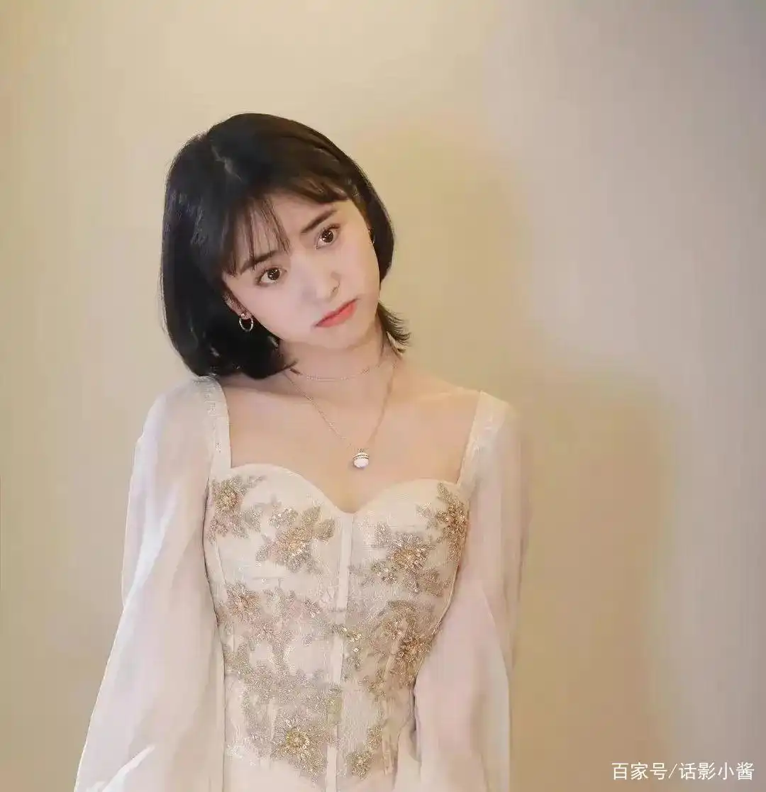 女明星的照片 国内的._真人比照片好看的女明星_不上镜美女