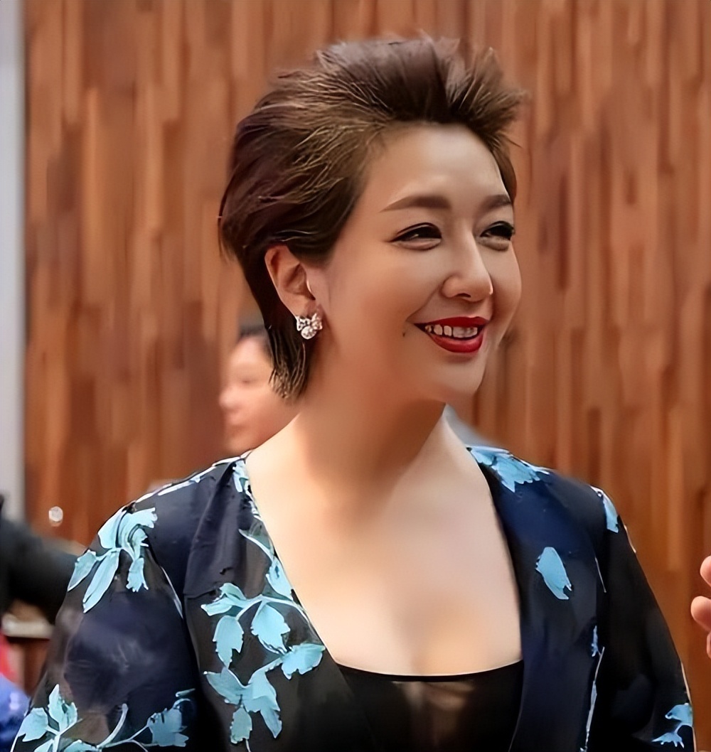 丰满美碾压骨感_骨感美女明星_审美觉醒丰满女性