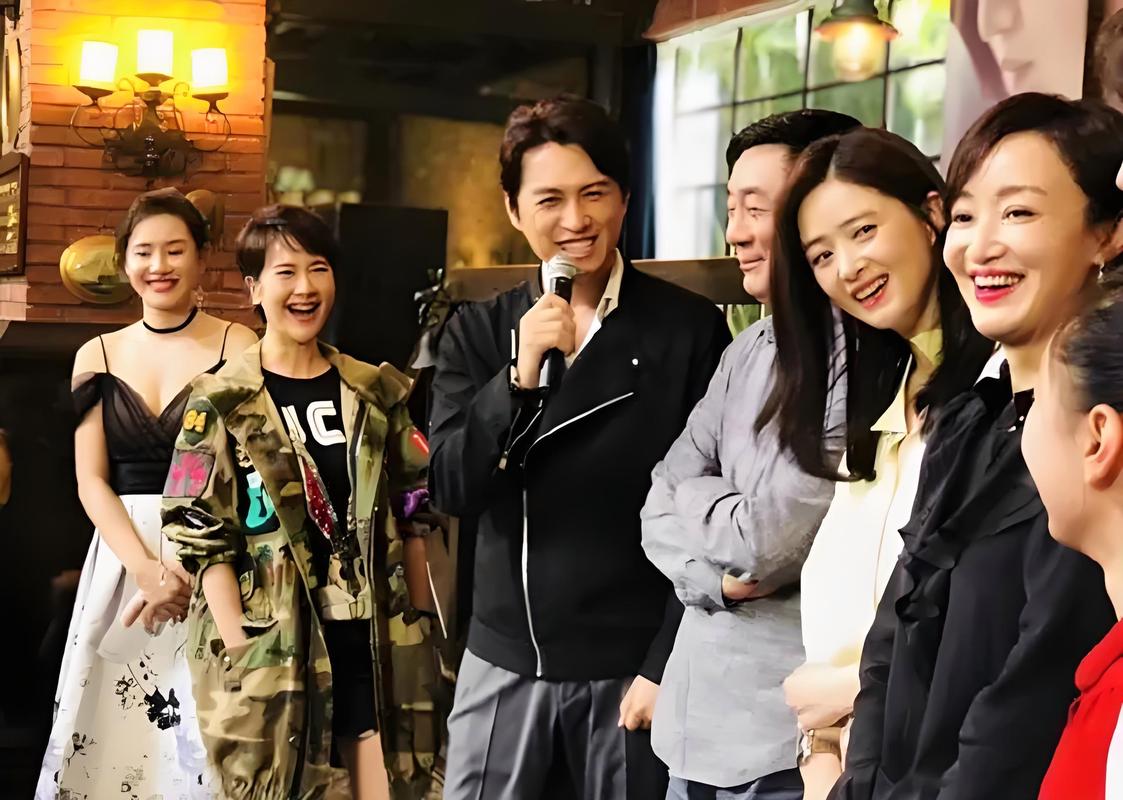 盘点娱乐圈经典老少配组合，两代艺人碰撞的火花与传承