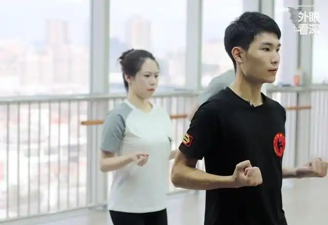 深圳咏春拳培训_仁义咏春拳馆_网红八卦掌pk咏春拳-