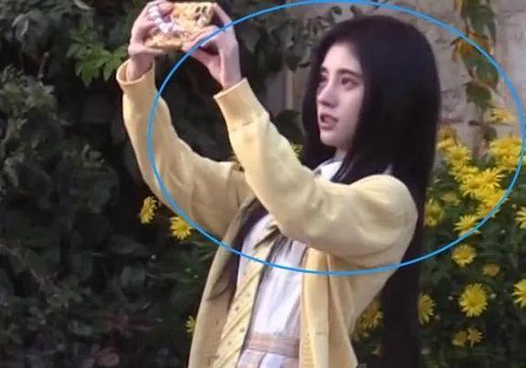 滤镜碎了：原来娱乐圈全是“PS女神”